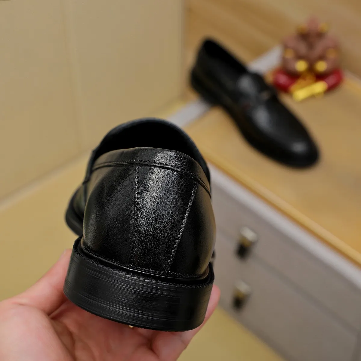 Men's shoes 💰460 💰💰Gucci official website men's business formal leather shoes update💥Hong Kong counters synchronize new styles💥completely one to one replica shipment👍zero difference in counter quality 0⃣️all made of imported first-layer cowhide on the outside with original hardware buckles➕water-dyed🐂leather lining production, color, code matching 39-44 (customized at 38.45.46)……
